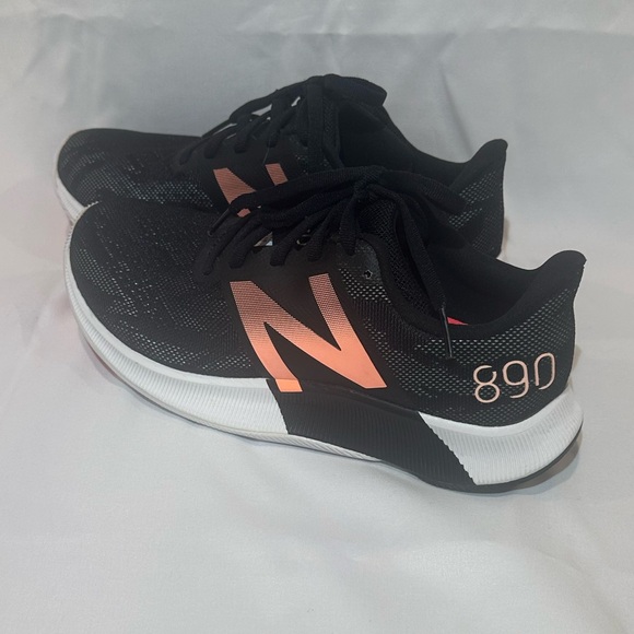 EUC New Balance Fuel Cell 890 Sneaker Size 6.5 - Picture 6 of 6